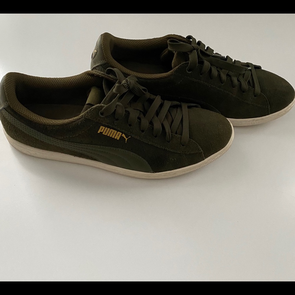 WOMEN SUEDE PUMAS